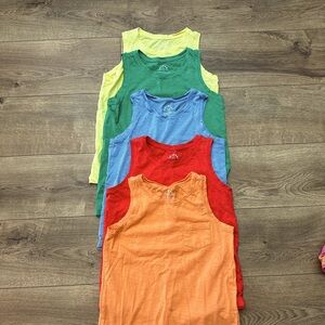 Primary Brand Bundle: Unisex tanks and t-shirt Size 8-10 in Great Condition